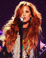 colorfulskys:  Demi Lovato performing @ American Idol 