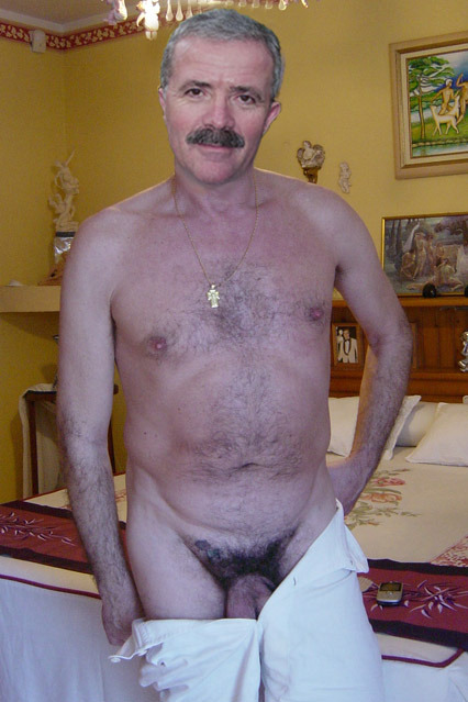 http://senioretgay2.tumblr.com/post/19442763013