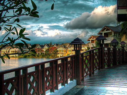 Sheraton Grande Laguna in Phuket, Thailand (by Waleed Almotar).