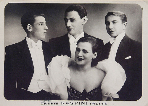 lostsplendor:German Vaudeville Kabaret, c. 1934 (via  #23594088)