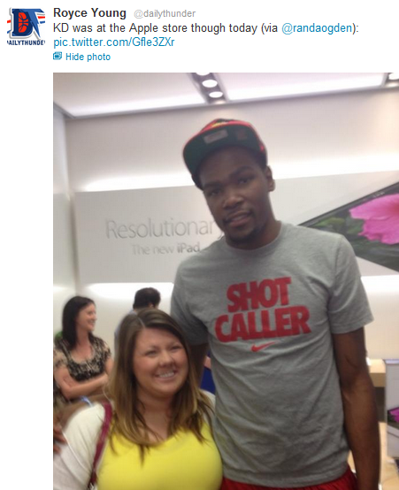 XXX daequancookyo:  He was at the apple store photo