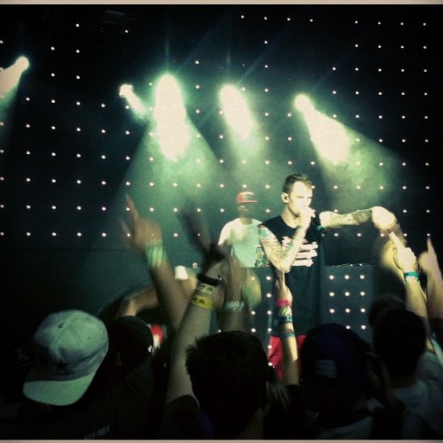 We&rsquo;re covered in beer and @machinegunkelly&rsquo;s smoking a j onstage. DAYYYUUM #VEVO