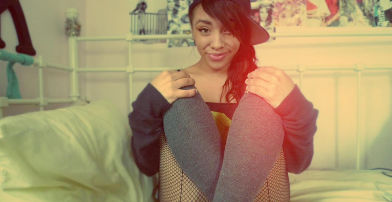 bellaricanx3:  bellaricanx3:  Careless World.  this is old o.o gosh. 