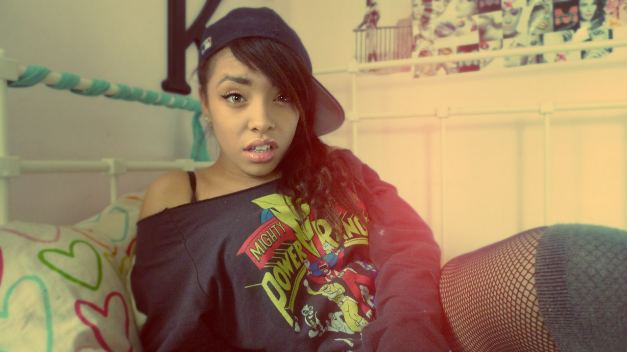 bellaricanx3:  bellaricanx3:  Careless World.  this is old o.o gosh. 
