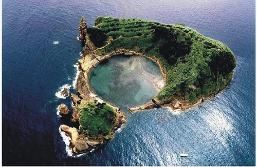 corneus:  hailstorrm:  if ever i get rich, i’ll buy an island and bring all my