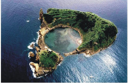 corneus:  hailstorrm:  if ever i get rich, i’ll buy an island and bring all my friends to live with me. and it’ll be my happy place. literally.  this island looks magical 