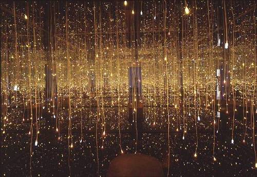 heyprettything:  Fireflies on the Water | installation of hundreds of lights reflecting