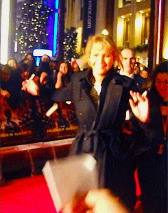 jenniferlawrenceobssesse:  Jen prancing over to her fans 