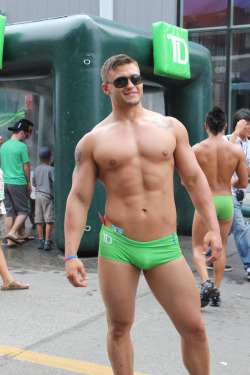 comegitsome:  sublimecock:  Sub•lime alert.  Beefy hunk with an adorable face and awesome smile. Happy St. Patty’s Day! 