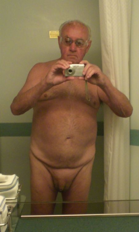 http://senioretgay2.tumblr.com/post/19443980146