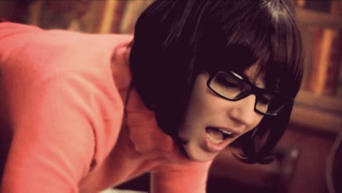 girlsgeeksandglasses:  cumonglasses:  Hot Scooby lesbian action  Velma and Daphne