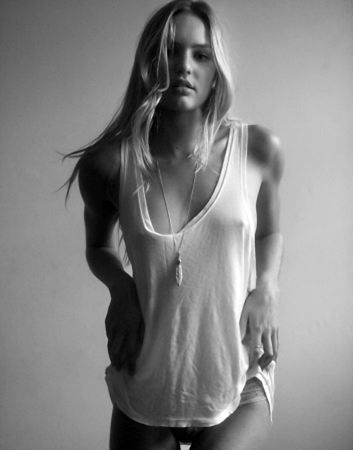 cocon-ut:  she’s so gorgeous  She&rsquo;s so Transparently Beautiful