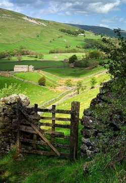 bluepueblo:  Valley Gate,Yorkshire, England