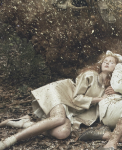 pylore:  Lily Cole by Annie Leibovitz for