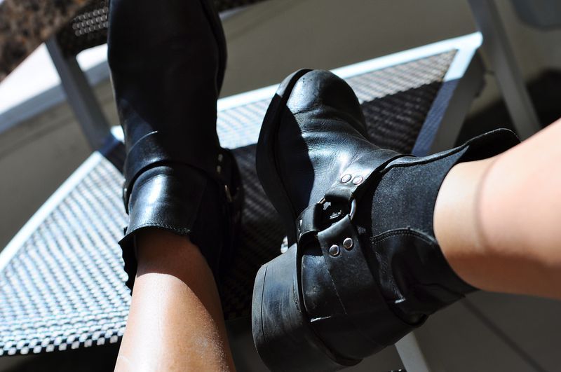 de-caf:  novvvva:  i want boots like these  perfect 