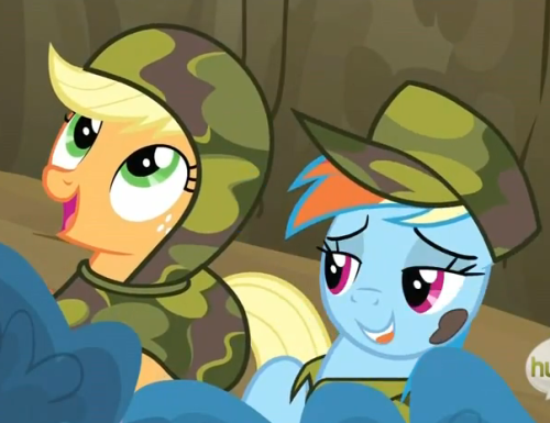 blankflank:  UM  Dash you’re supposed to be watching the dragons, but obviously your girlfriend is too distracting. :I