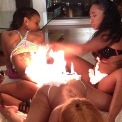 hoodbooty69:  southernbombshell:  Now That’s a Fire!!  http://hoodbooty69.com