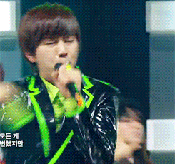   120317 Music Core  When he gives his all to singing. When the emotion reaches his