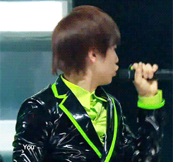   120317 Music Core  When he gives his all to singing. When the emotion reaches his