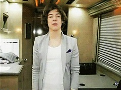 heartbeatharder:  harry giving a tour of their bus x 