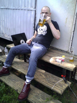 texas-wehrwolf:  antifaflorida:  bootstateskinhead:  Spent my Patty’s Day in the trailer park, listenin to RAC/Oi!, drinkin High Life and watching my cat run around on a kitty harness haha.  SOOOOO I THINK ALOT OF TUMBLR SKINHEADS ARE STUPID I NEVER