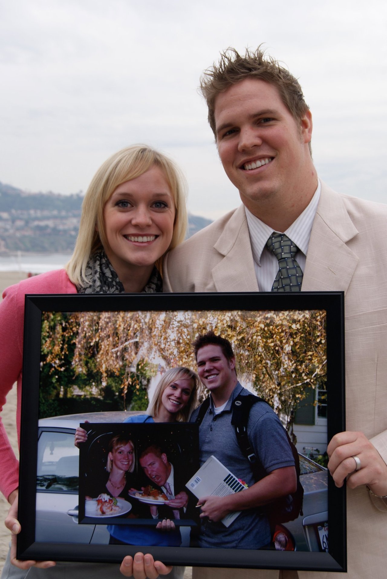 10knotes:  On every anniversary, take a picture of you holding a picture from the