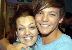 boobearstolemyheart:  thosefivelovelyboys:  HAPPY MOTHER’S DAY 1D MUMS!! payne-from-zayn:  unofficial-onedirection:  Tomorrow is Mothers Day in the UK. So Happy Mothers Day to our wonderful One Direction Mums. Xx (;   Why are they all so cute   this