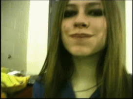 lavigne-momsen:  Avril drinking. 