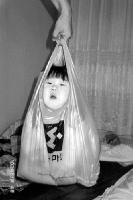 unknowablewoman:
“ daskannnichtsein:
“ My family used to do this to me all the time. I think the only reason we don’t anymore is because I’m a little too tall for most bags.
”
omgwut
why didn’t anyone do this to me
”
THAT’S AN EMART BAG. I SHOP AT...