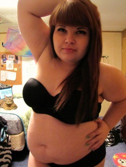 fatslutz:  i love every inch of my body. my belly used to be my biggest insecurity but now it’s one of my favorite body parts.  you&rsquo;re beautifull!