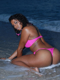 mrbootyluver:  hotiches:  mikela n   Yes yes black and beautiful