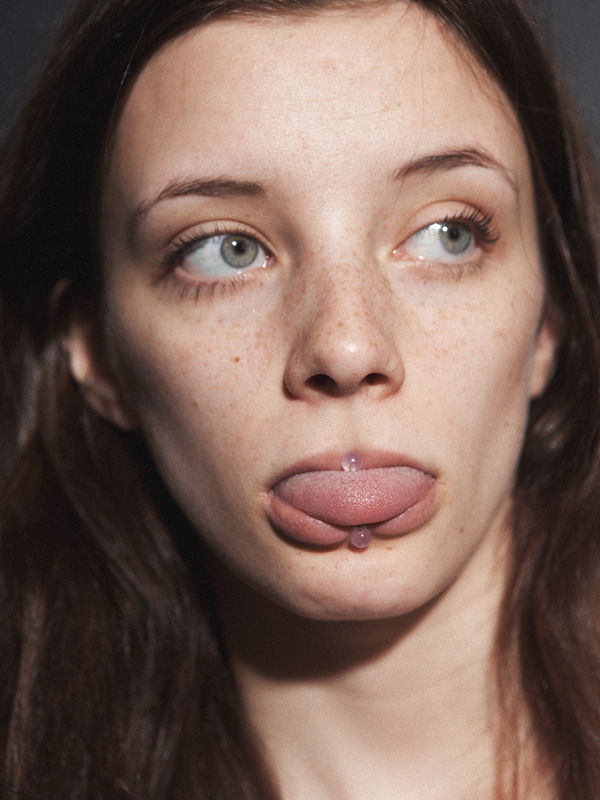 eyeleech:  Mona Ermishina - by Jonathan Waiter 