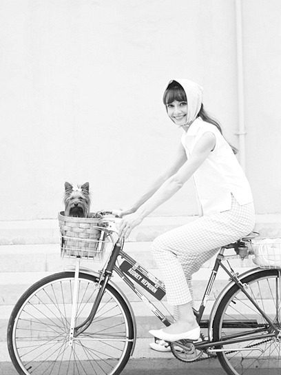vintageaddictions:  Edited by vintageaddictions Classy Parisian Black White 