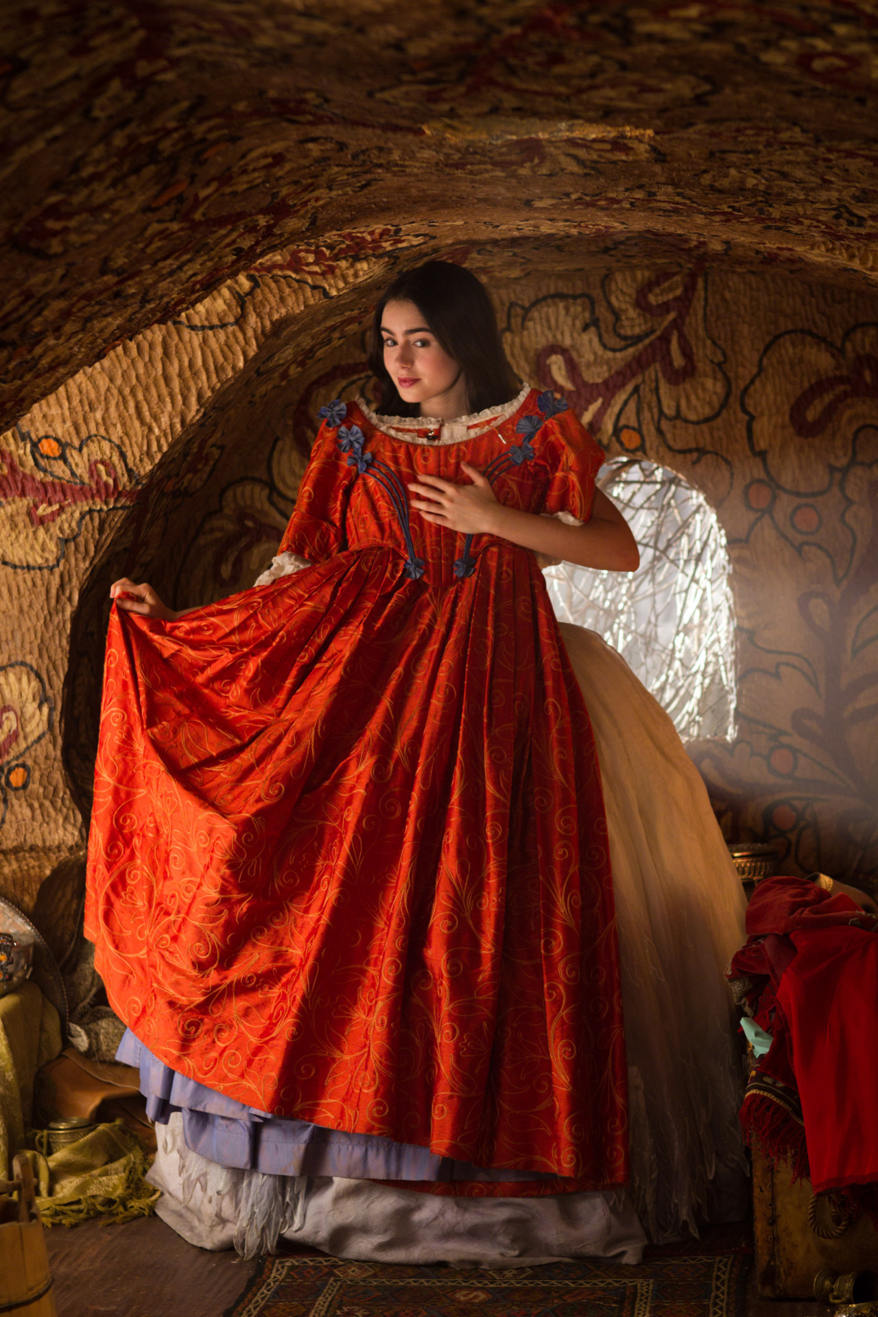 film costumes — Mirror Mirror - Lily Collins as Snow White, posing