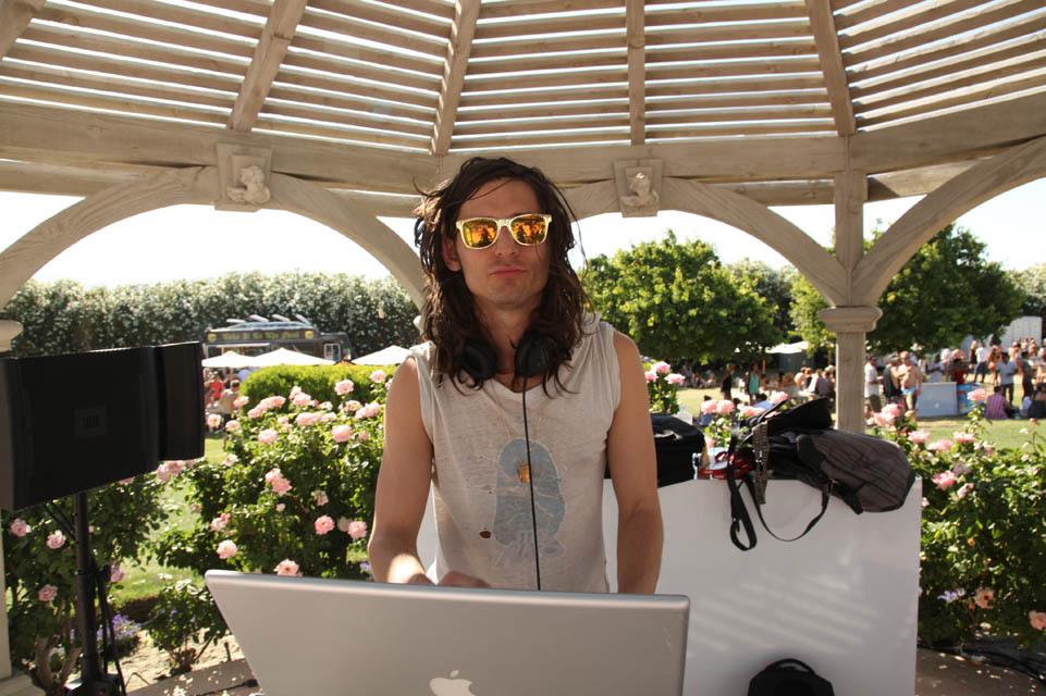 approximatelyinfinite:  This was at Coachella and exactly what he was wearing when