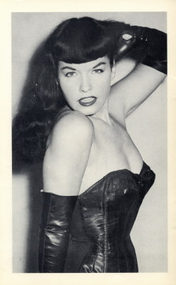 heart-shaped-apple:  sophisticated Bettie