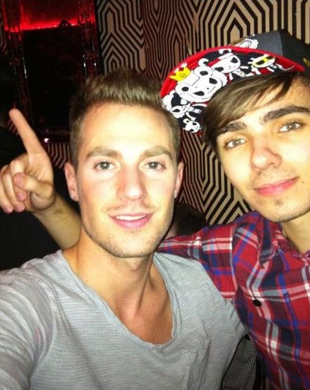 ithinkyouthinkyourastar:  Nathan Sykes and Adam Pitts     @JoJoTFB don&rsquo;t