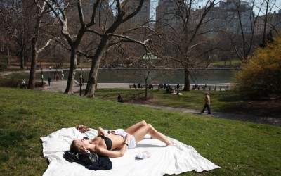 dendroica:
“A woman relaxes in the sun in Central Park. New Yorkers have been sizzling in the sun in an unusual heat wave at the end of winter. Temperatures soared to 24 degrees Celsius (76 Fahrenheit) - in region’s warmest stretch in 40 years. The...