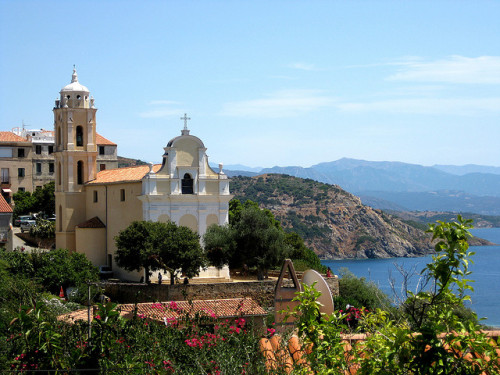 Eglise Latine in Cargese, Corse du Sud, France (by alberto_d).