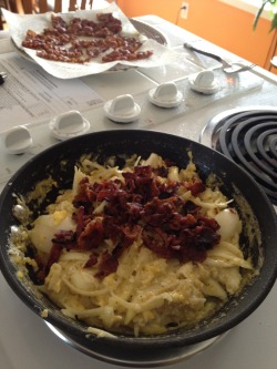 morganleighexe:  eggs-bacon crumbles-bacon strips and juice. breakfast of champions 