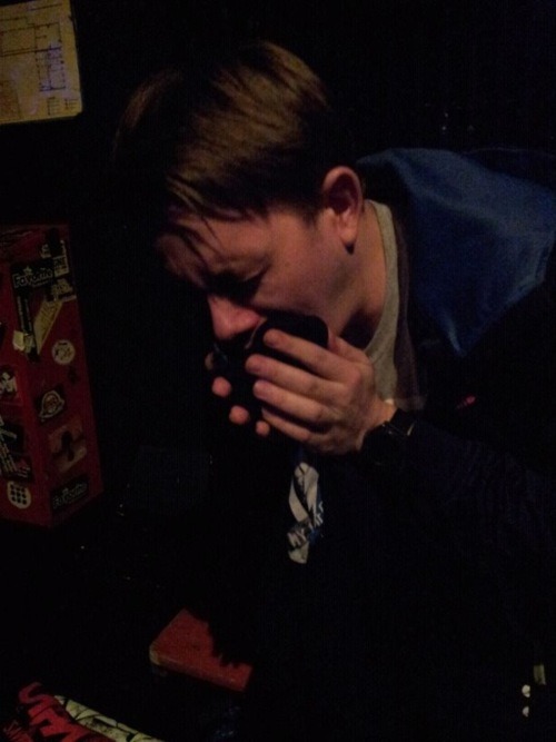 Geile Tante Schleppt Kerl An Der Bar Ab Um Sich Nageln Zu Lassen. Geile Tante Schleppt Kerl An Der Bar Ab Um Sich Nageln Zu Lassen.