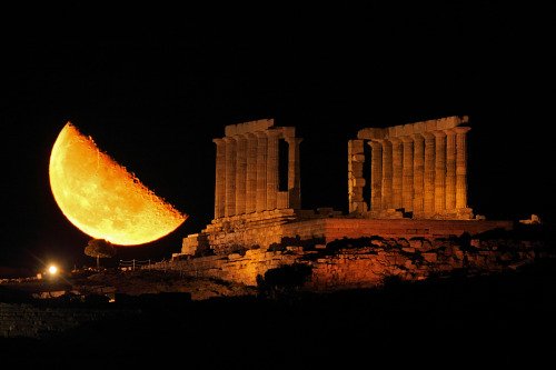 ikenbot:  Moonrise at Temple of Poseidon by Chris Kotsiopoulos A last quarter moonrise as seen from the temple of Poseidon at Sounion, Greece. 