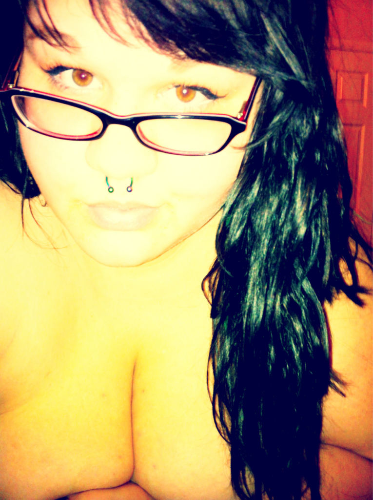opprobriouscunt:  Oh, and here’s another one, my face looks really thin here, which