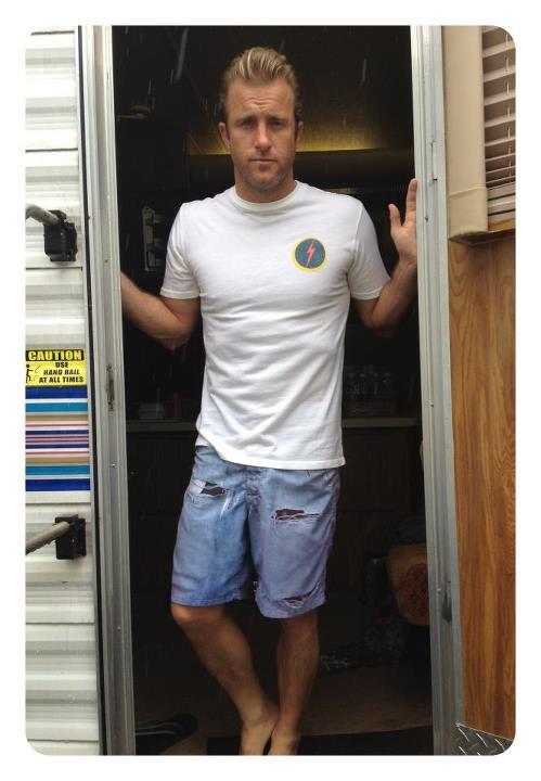 Scott Caan - In a t-shirt and jean shorts.