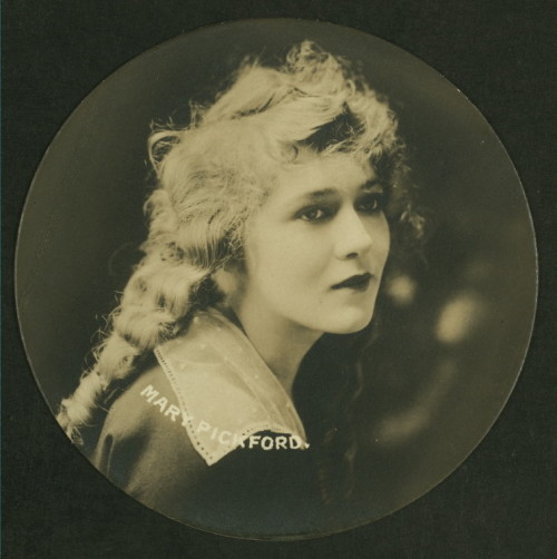 kylarose:Mary Pickford circular cigarette card
