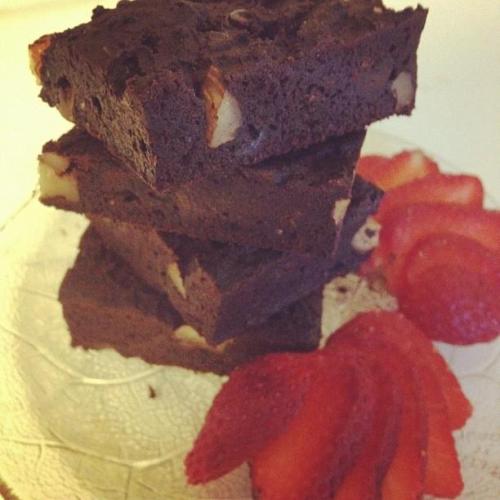 maywebe: Black Lentil Brownies - easy to make and full of protein! 1 1/2 cups of your favorite GF fl