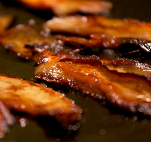Vegan Bacon
Vegans, this is probably the closest thing you’ll get to real bacon. For breakfast, BLTs, or whatever bacon-y thing you think you might be missing…Here’s how to make homemade Vegan bacon. It’s not flesh - but omnivores like it too.
FOR...