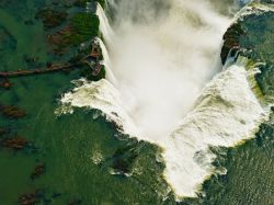 fuckyeahprettyplaces:   Iguazu Falls, Argentina.