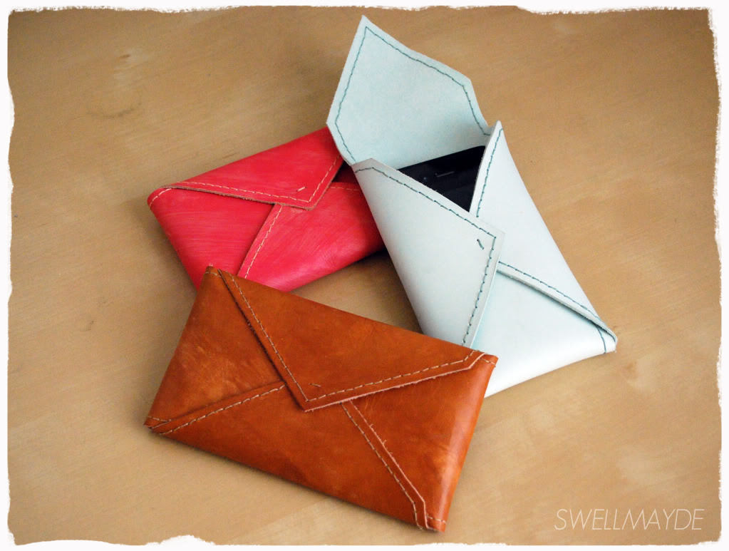 Stunning DIY envelope cell phone case…I’m in love! Now all need is an iphone :)
See the whole tutorial from Swell Mayde