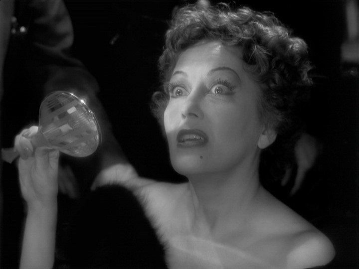 wehadfacesthen:
“ Gloria Swanson in Sunset Boulevard (Billy Wilder, 1950s)
”